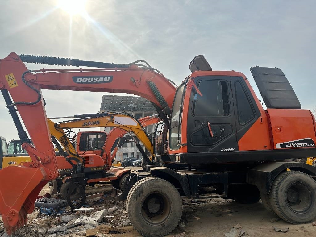 Doosan DX 150W -9 - Колёсный экскаватор: фото 3 Doosan DX 150W -9 - Колёсный экскаватор: фото 3