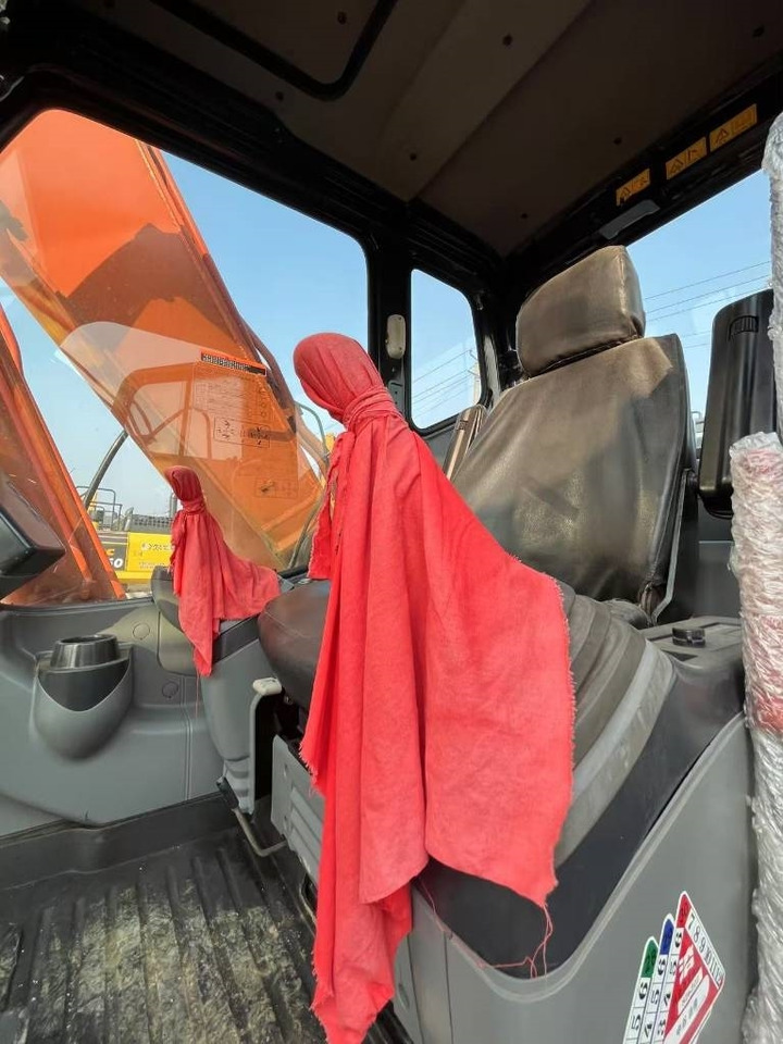 Hitachi ZX 160 - Гусеничный экскаватор: фото 3 Hitachi ZX 160 - Гусеничный экскаватор: фото 3