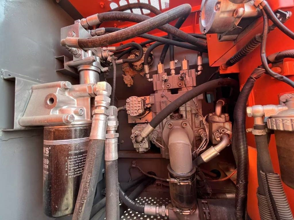 Hitachi ZX 160 - Гусеничный экскаватор: фото 4 Hitachi ZX 160 - Гусеничный экскаватор: фото 4