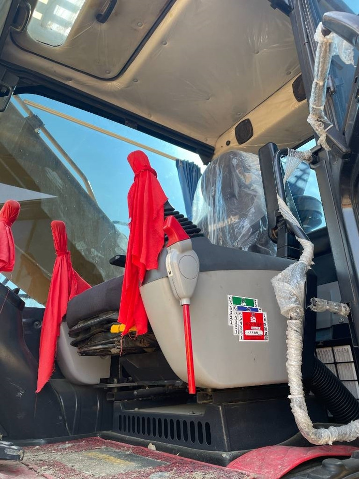 Komatsu PC 210 - Гусеничный экскаватор: фото 2 Komatsu PC 210 - Гусеничный экскаватор: фото 2