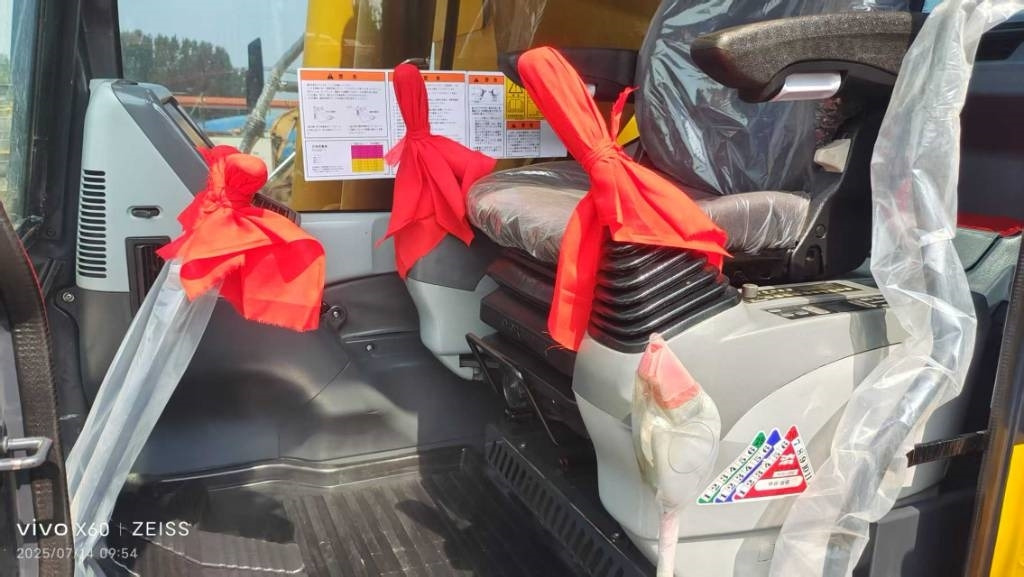 Гусеничный экскаватор Komatsu PC 220-7: фото 11