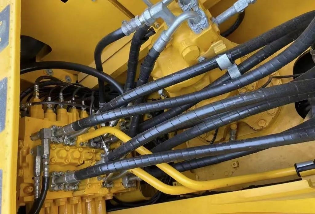 Komatsu PC 240 - Гусеничный экскаватор: фото 3 Komatsu PC 240 - Гусеничный экскаватор: фото 3