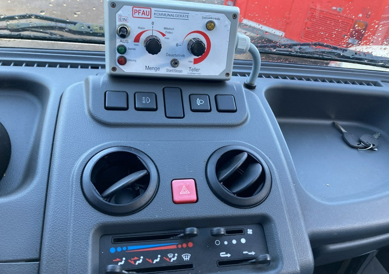 Малотоннажный бортовой грузовик Inna Inny PFAU Piaggio Porter 4X4 Skrzynia odśnieżarka Pług 5655km 2012: фото 8