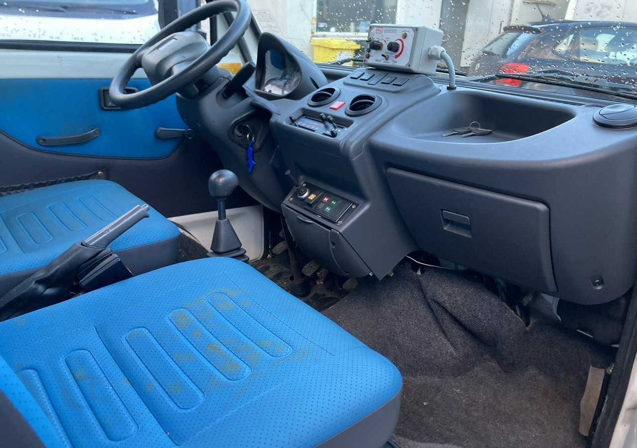 Малотоннажный бортовой грузовик Inna Inny PFAU Piaggio Porter 4X4 Skrzynia odśnieżarka Pług 5655km 2012: фото 9