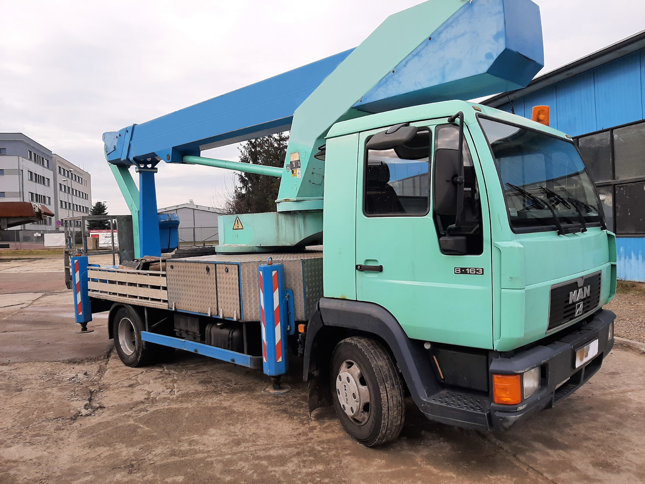 MAN BISON TKA30 - Грузовик с подъемником: фото 1 MAN BISON TKA30 - Грузовик с подъемником: фото 1