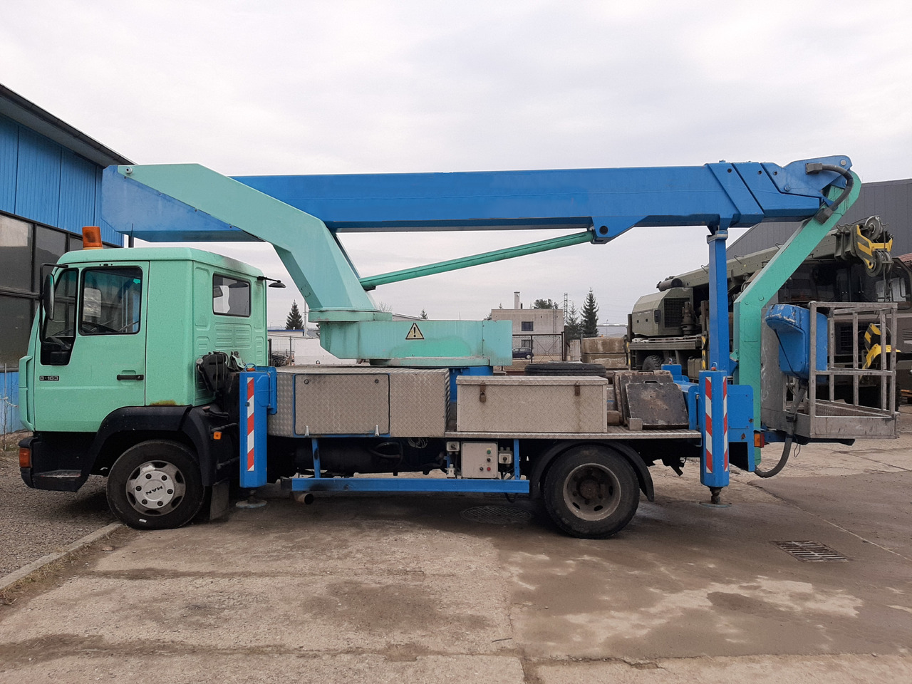 MAN BISON TKA30 - Грузовик с подъемником: фото 3 MAN BISON TKA30 - Грузовик с подъемником: фото 3