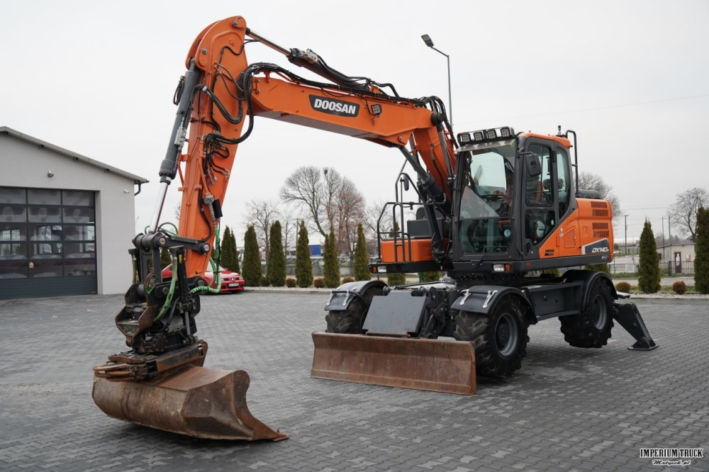 DOOSAN DX 140W / KOPARKA KOŁOWA / ROTOTIL / JOYSTICK / POWERTILT OBROTNICA / 2019 ROK / - Колёсный экскаватор: фото 1 DOOSAN DX 140W / KOPARKA KOŁOWA / ROTOTIL / JOYSTICK / POWERTILT OBROTNICA / 2019 ROK / - Колёсный экскаватор: фото 1