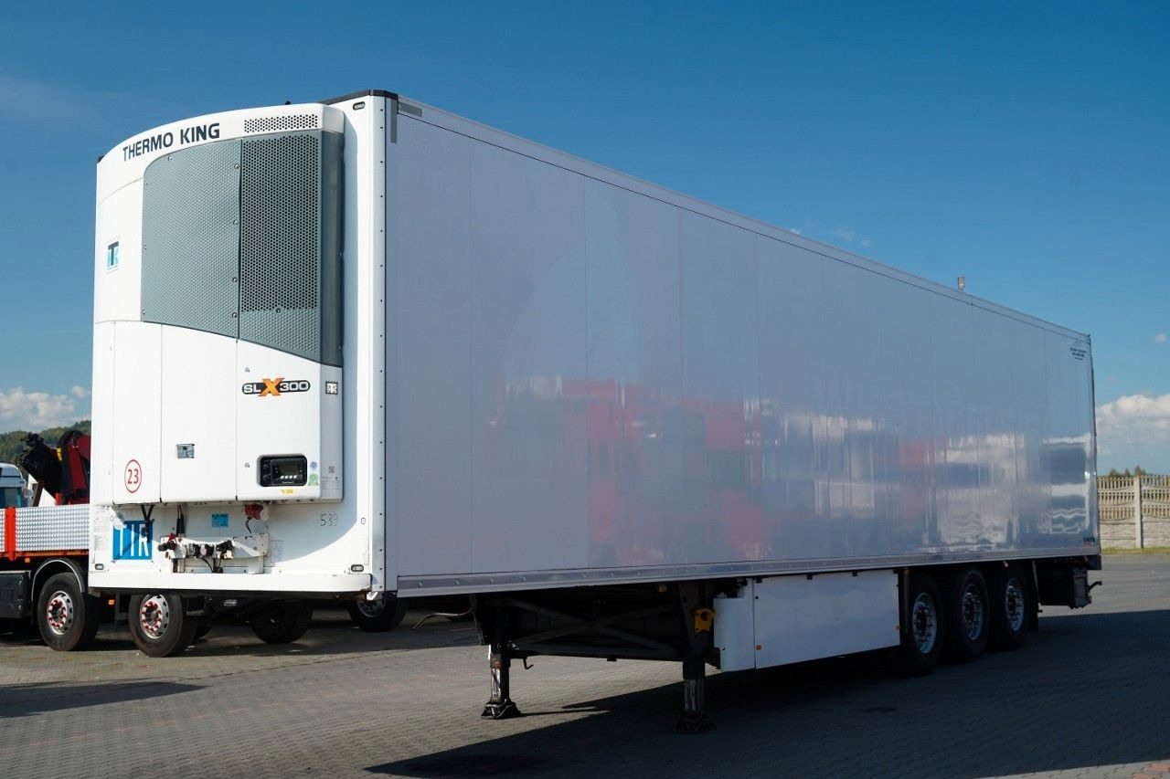 Schmitz Cargobull / CHŁODNIA / THERMO KING SLX 300 / HAKÓWKA / OŚ - Полуприцеп-рефрижератор: фото 1 Schmitz Cargobull / CHŁODNIA / THERMO KING SLX 300 / HAKÓWKA / OŚ - Полуприцеп-рефрижератор: фото 1