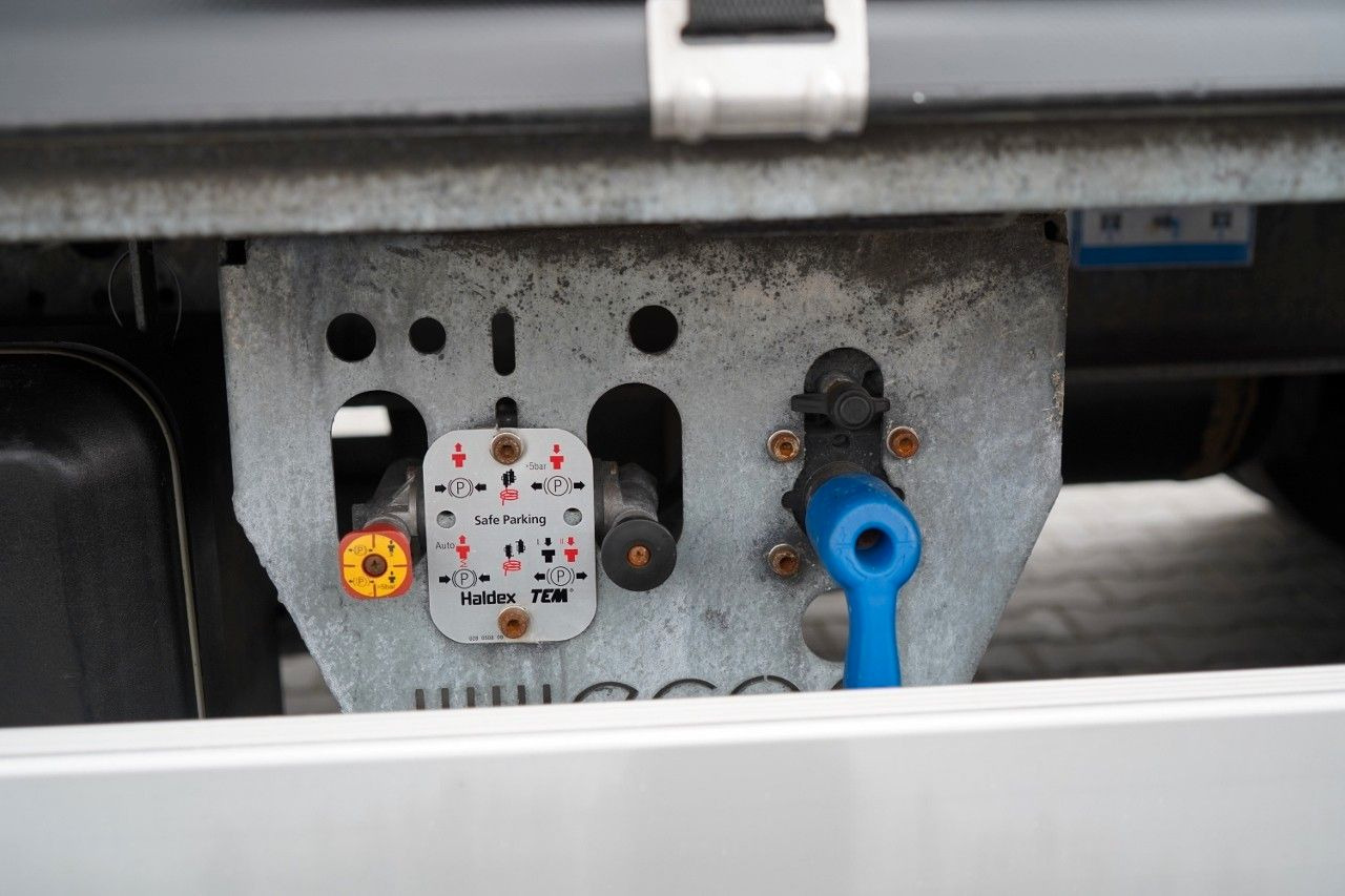 Тентованный прицеп Wecon PRZYCZEPA - 7,7 M / TANDEM / PRZEJAZDOWA /: фото 21 Тентованный прицеп Wecon PRZYCZEPA - 7,7 M / TANDEM / PRZEJAZDOWA /: фото 21