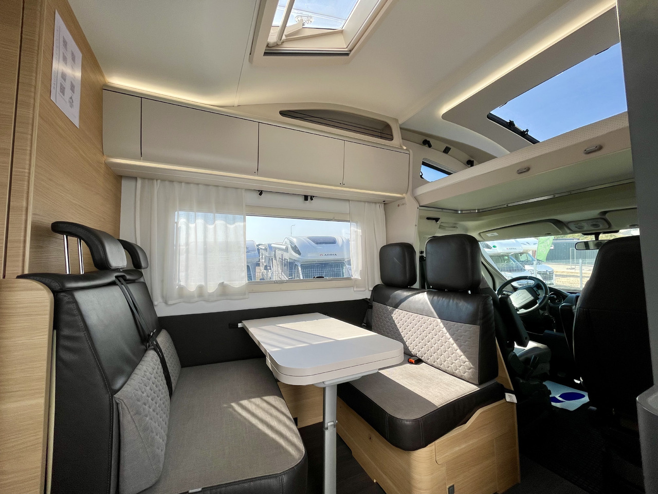 ADRIA - Альковный автодом: фото 5 ADRIA - Альковный автодом: фото 5