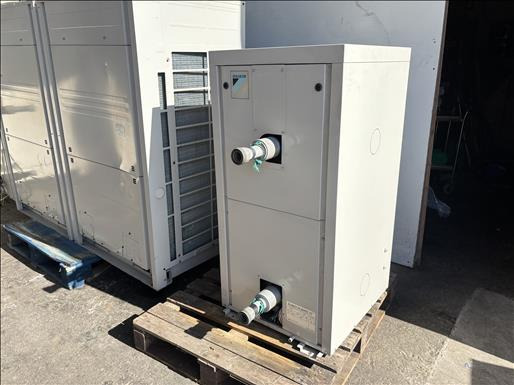 Daikin EWAQ040BAWHBH Water chiller - Пищевое оборудование: фото 4 Daikin EWAQ040BAWHBH Water chiller - Пищевое оборудование: фото 4