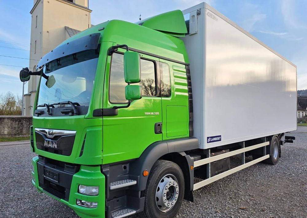 MAN TGM 18.320 / 18.290 / 15.290 / IZOTERMA / WINDA / 19PALET / E6 / 08.2018 / LIFT / SPROWADZONY / AUTOMAT / SYPIALKA / PIERWSZY WŁAŚCICIEL / BOCZNE DRZWI / STAN BARDZO DOBRY - Рефрижератор: фото 2 MAN TGM 18.320 / 18.290 / 15.290 / IZOTERMA / WINDA / 19PALET / E6 / 08.2018 / LIFT / SPROWADZONY / AUTOMAT / SYPIALKA / PIERWSZY WŁAŚCICIEL / BOCZNE DRZWI / STAN BARDZO DOBRY - Рефрижератор: фото 2