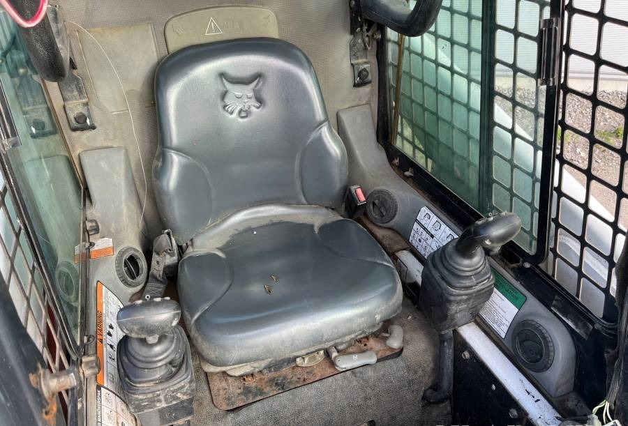 Bobcat A 220 - Мини-погрузчик с бортовым поворотом: фото 5 Bobcat A 220 - Мини-погрузчик с бортовым поворотом: фото 5