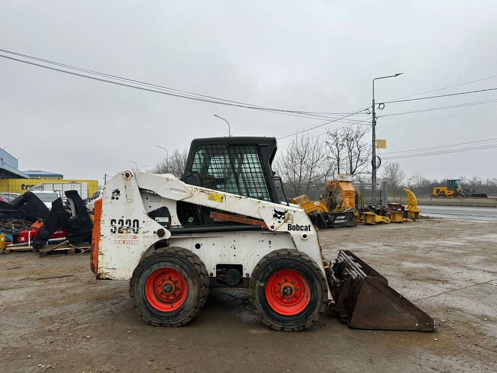 Bobcat S 220 - Мини-погрузчик с бортовым поворотом: фото 3 Bobcat S 220 - Мини-погрузчик с бортовым поворотом: фото 3