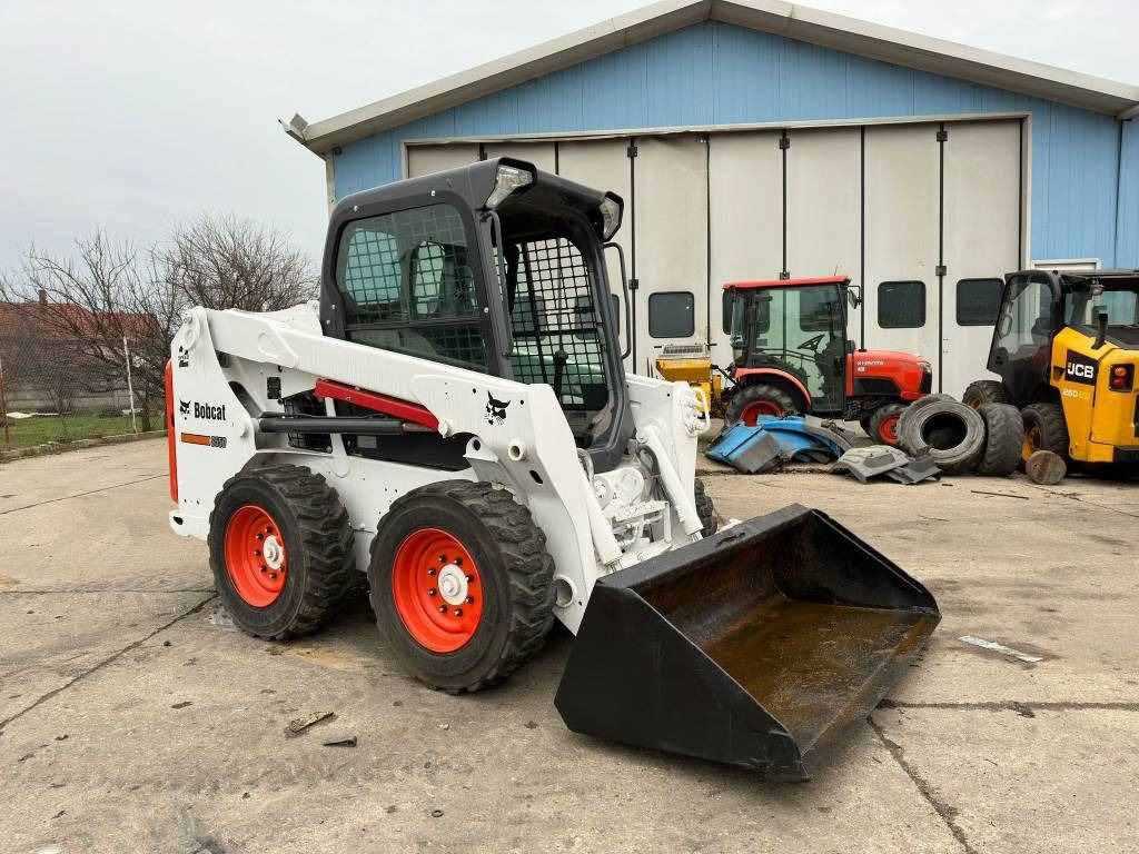 Bobcat S 550 - Мини-погрузчик с бортовым поворотом: фото 1 Bobcat S 550 - Мини-погрузчик с бортовым поворотом: фото 1