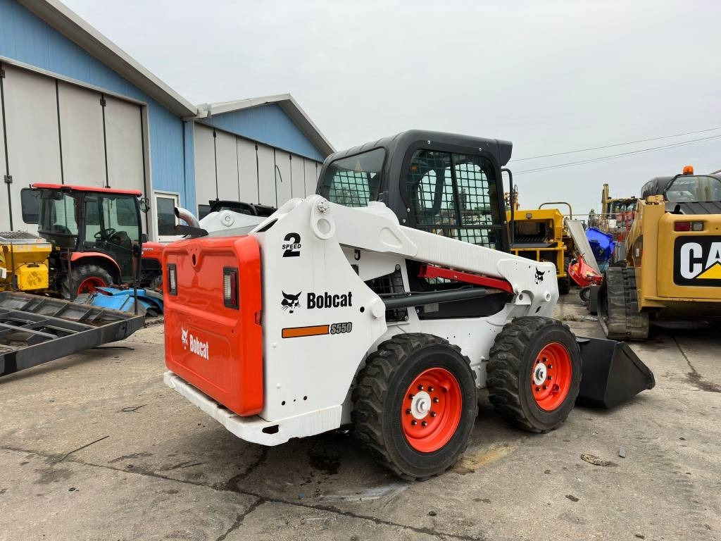 Bobcat S 550 - Мини-погрузчик с бортовым поворотом: фото 2 Bobcat S 550 - Мини-погрузчик с бортовым поворотом: фото 2