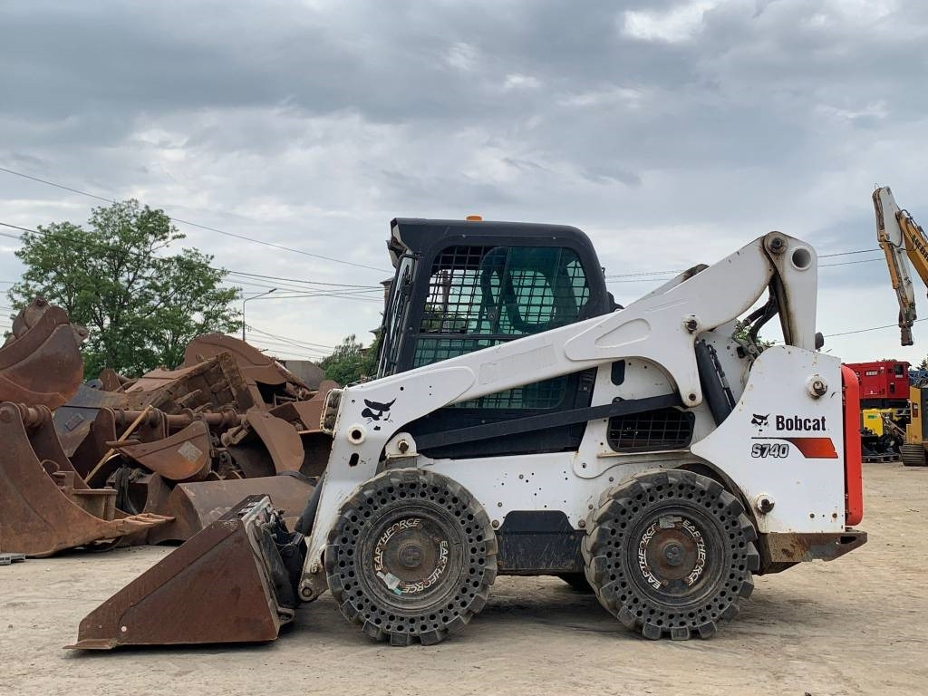 Bobcat S 740 - Мини-погрузчик с бортовым поворотом: фото 2 Bobcat S 740 - Мини-погрузчик с бортовым поворотом: фото 2