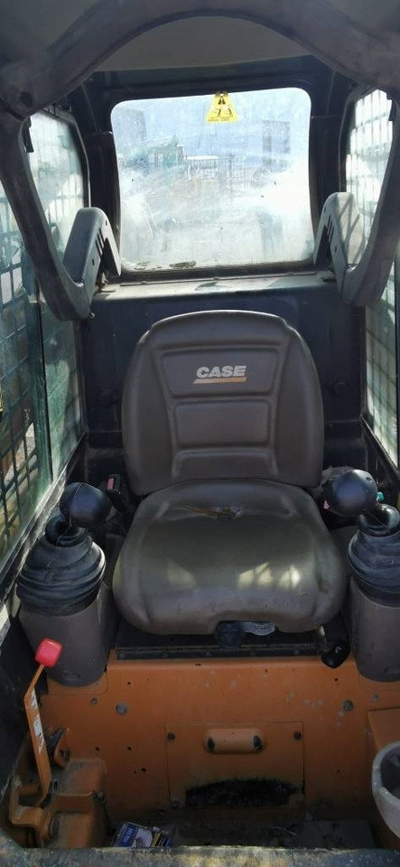 Case 440CT - Мини-погрузчик с бортовым поворотом: фото 5 Case 440CT - Мини-погрузчик с бортовым поворотом: фото 5