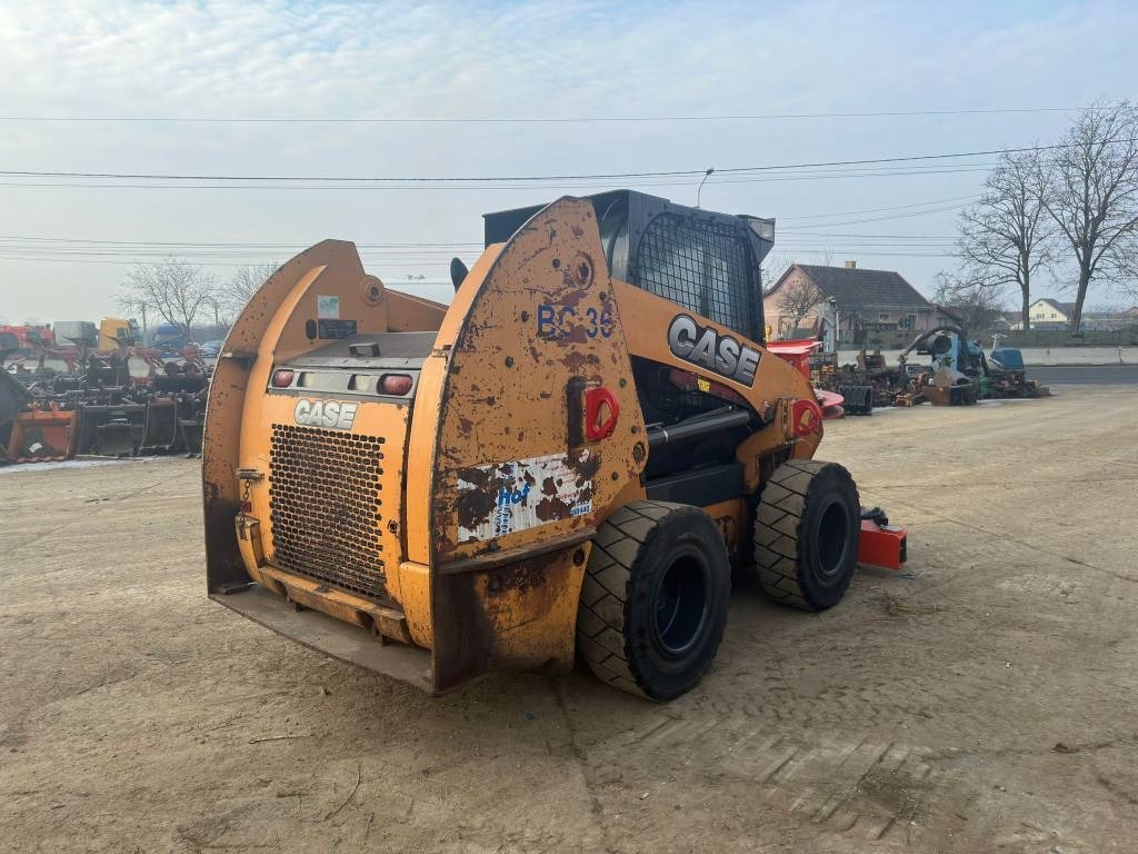 Case SR 250 - Мини-погрузчик с бортовым поворотом: фото 3 Case SR 250 - Мини-погрузчик с бортовым поворотом: фото 3