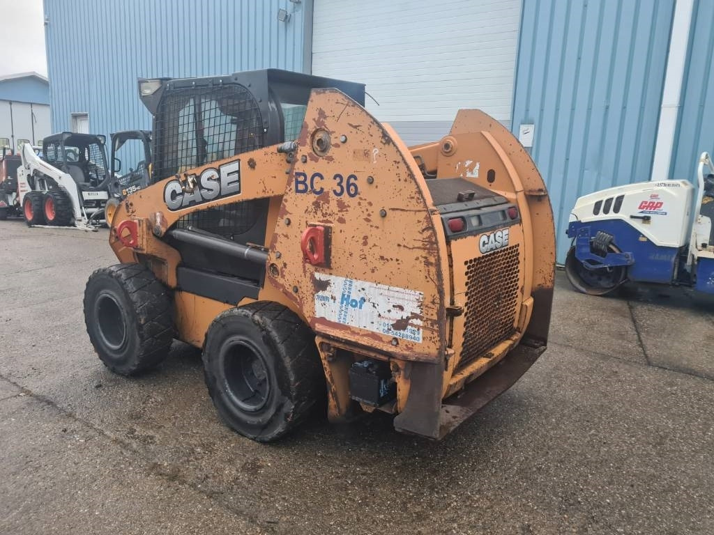 Case SR 250 - Мини-погрузчик с бортовым поворотом: фото 4 Case SR 250 - Мини-погрузчик с бортовым поворотом: фото 4