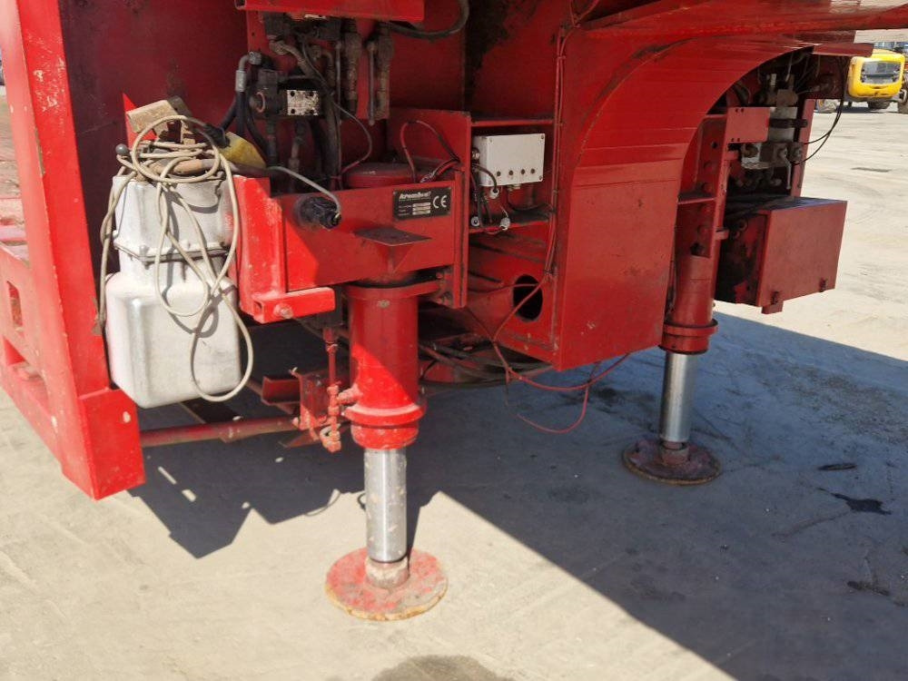 Низкорамный полуприцеп Es-ge 6S0U: фото 8 Низкорамный полуприцеп Es-ge 6S0U: фото 8