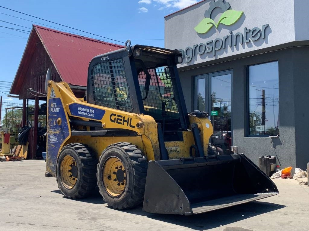 Gehl R 165 - Мини-погрузчик с бортовым поворотом: фото 4 Gehl R 165 - Мини-погрузчик с бортовым поворотом: фото 4