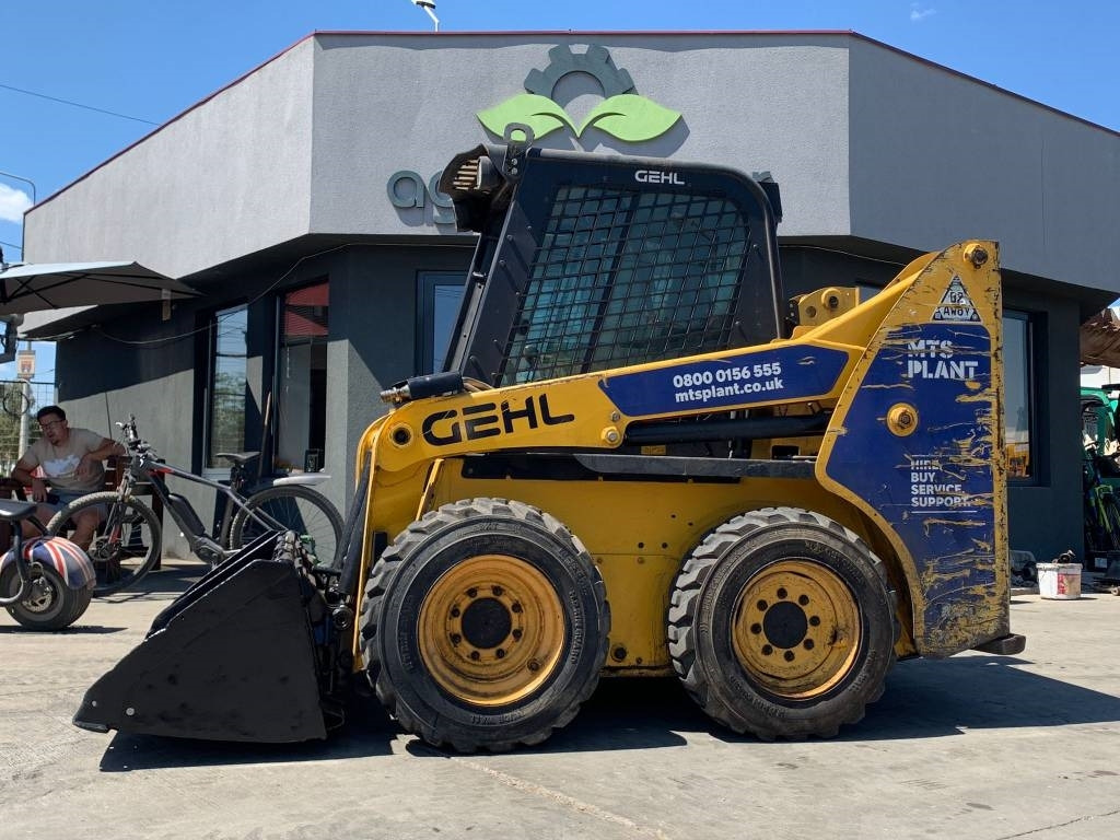 Gehl R 165 - Мини-погрузчик с бортовым поворотом: фото 2 Gehl R 165 - Мини-погрузчик с бортовым поворотом: фото 2