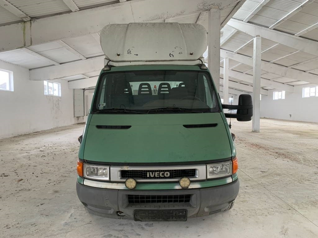 Iveco 3551 - Малотоннажный седельный тягач, Грузопассажирский фургон: фото 3 Iveco 3551 - Малотоннажный седельный тягач, Грузопассажирский фургон: фото 3