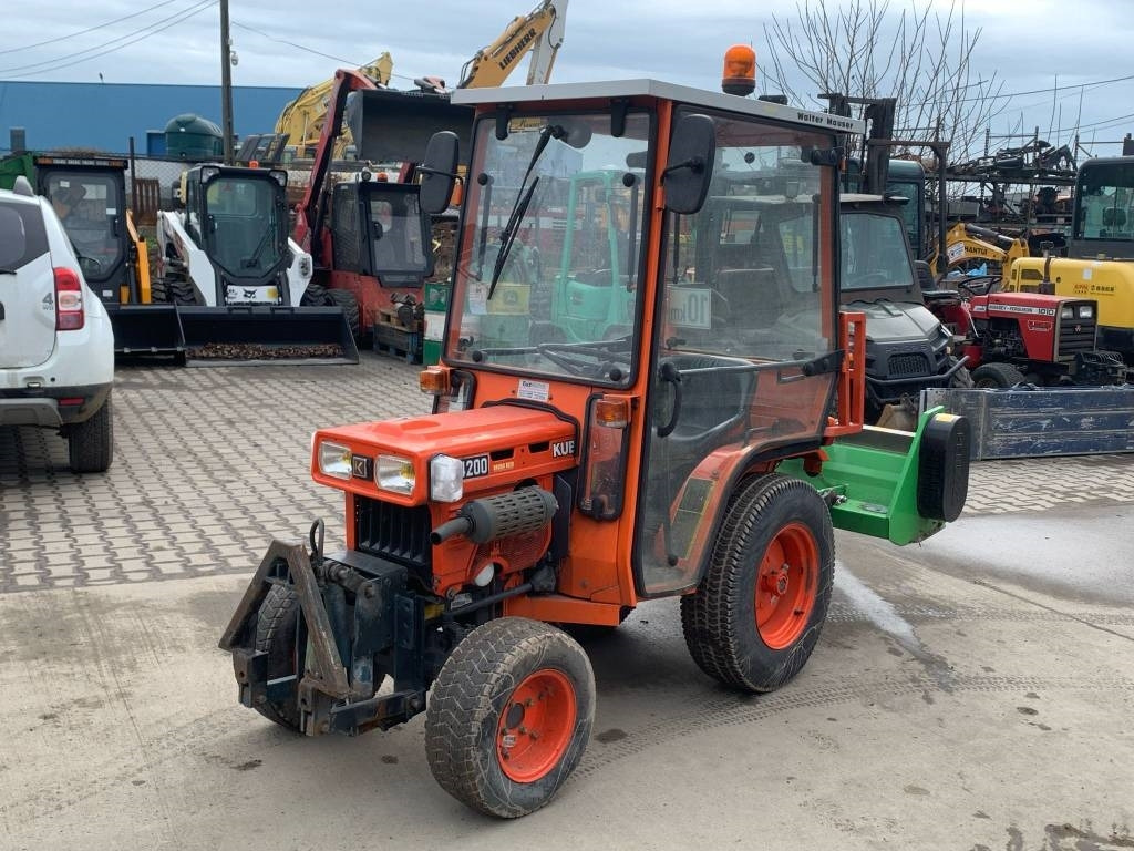 Kubota B 4200 - Трактор: фото 1 Kubota B 4200 - Трактор: фото 1