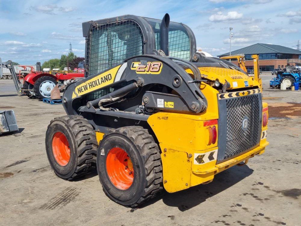 New Holland L 218 - Мини-погрузчик с бортовым поворотом: фото 3 New Holland L 218 - Мини-погрузчик с бортовым поворотом: фото 3