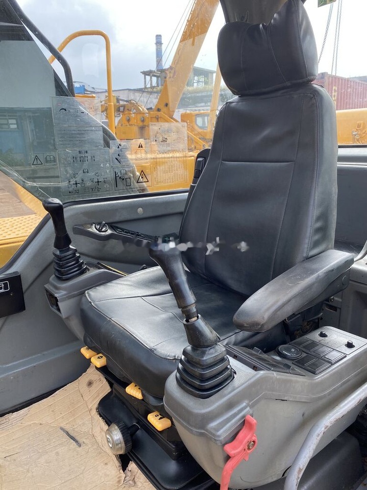 Гусеничный экскаватор Volvo EC210BLC: фото 1