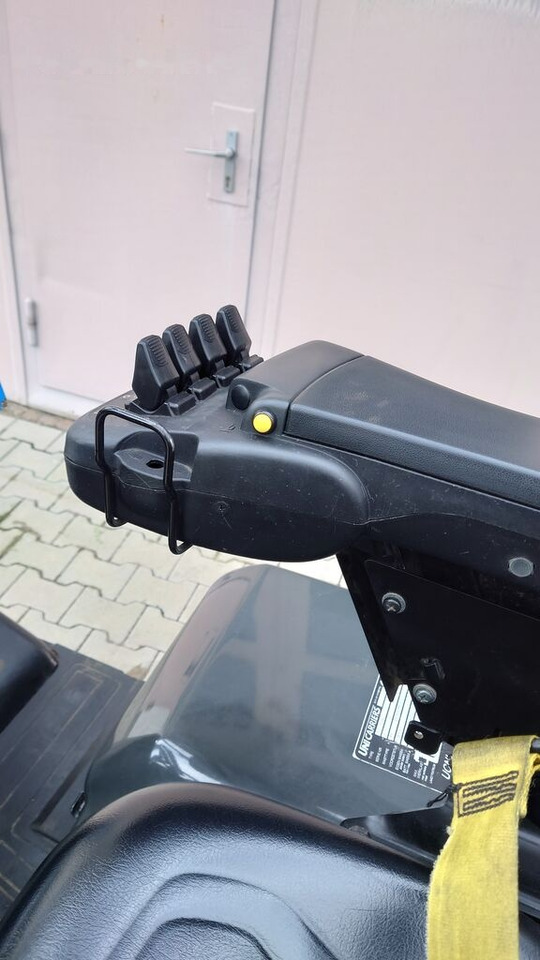 UniCarriers AG1N1L18Q - Электропогрузчик: фото 4 UniCarriers AG1N1L18Q - Электропогрузчик: фото 4