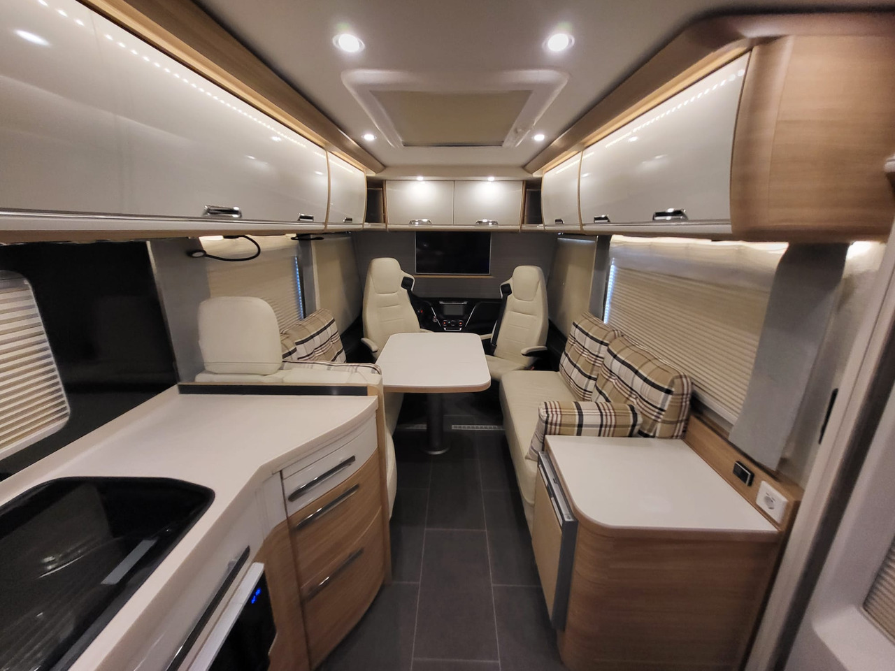 NIESMANN + BISCHOFF 920 - Интегрированный автодом: фото 5 NIESMANN + BISCHOFF 920 - Интегрированный автодом: фото 5