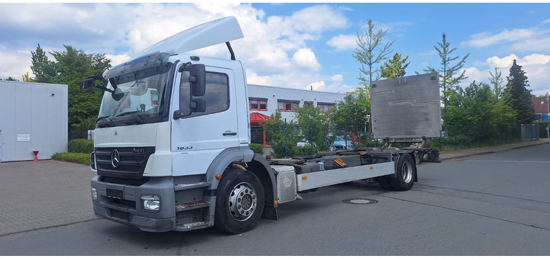 Mercedes-Benz 1833 2 Achser für BDF mit LBW - Грузовик-шасси: фото 1 Mercedes-Benz 1833 2 Achser für BDF mit LBW - Грузовик-шасси: фото 1