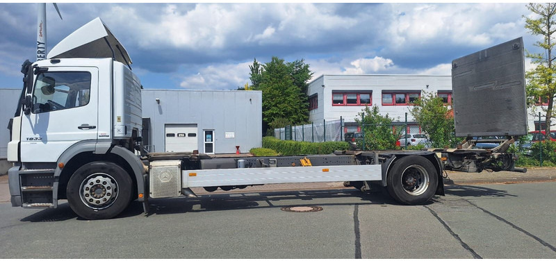 Mercedes-Benz 1833 2 Achser für BDF mit LBW - Грузовик-шасси: фото 4 Mercedes-Benz 1833 2 Achser für BDF mit LBW - Грузовик-шасси: фото 4