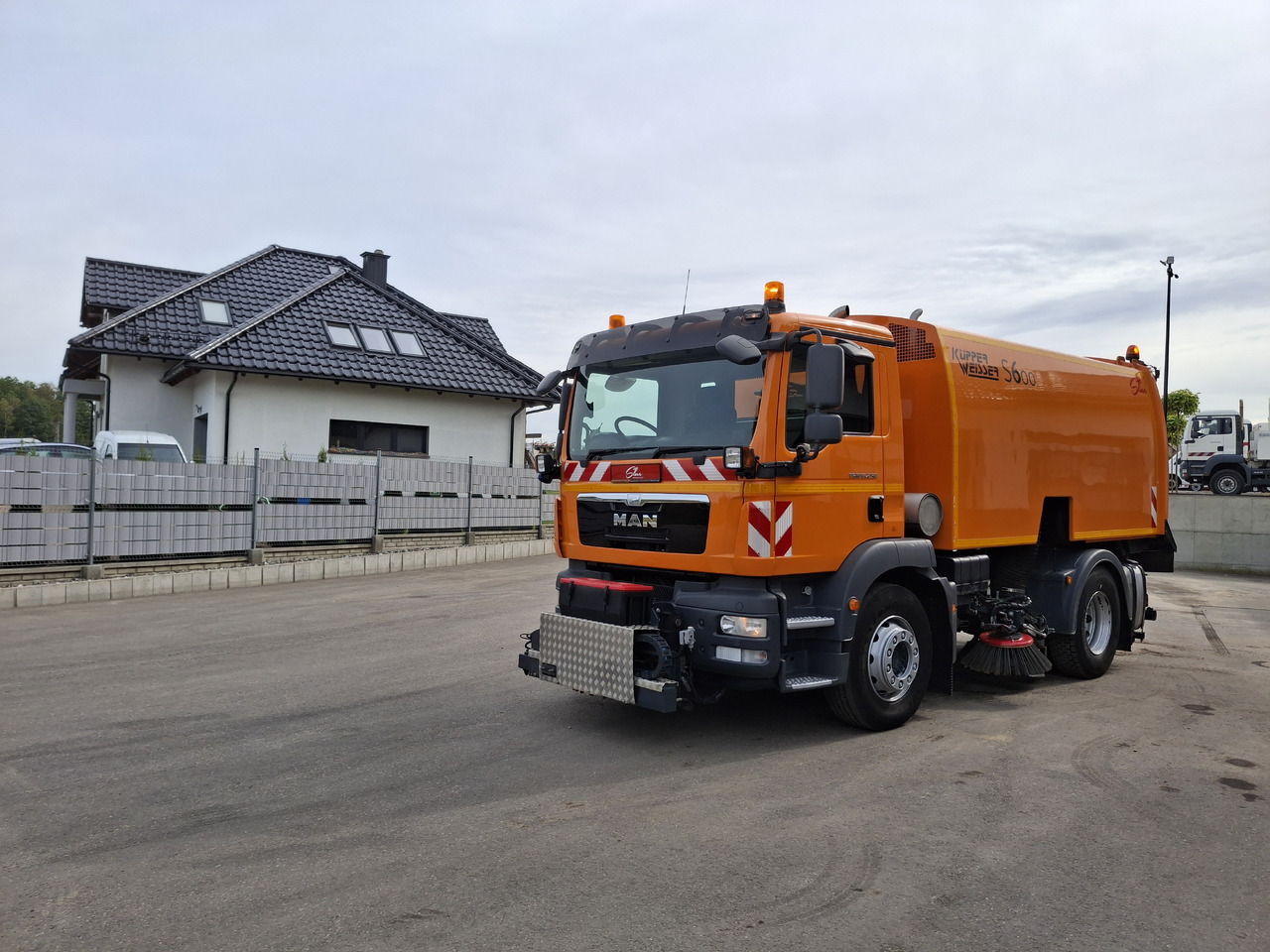 MAN TGM 18.250 Zamiatarka Kupper Weisser BROCK 2 Motoren Szczotki L/R PM10 Odchwaszczarka - Подметально-уборочная машина: фото 3 MAN TGM 18.250 Zamiatarka Kupper Weisser BROCK 2 Motoren Szczotki L/R PM10 Odchwaszczarka - Подметально-уборочная машина: фото 3
