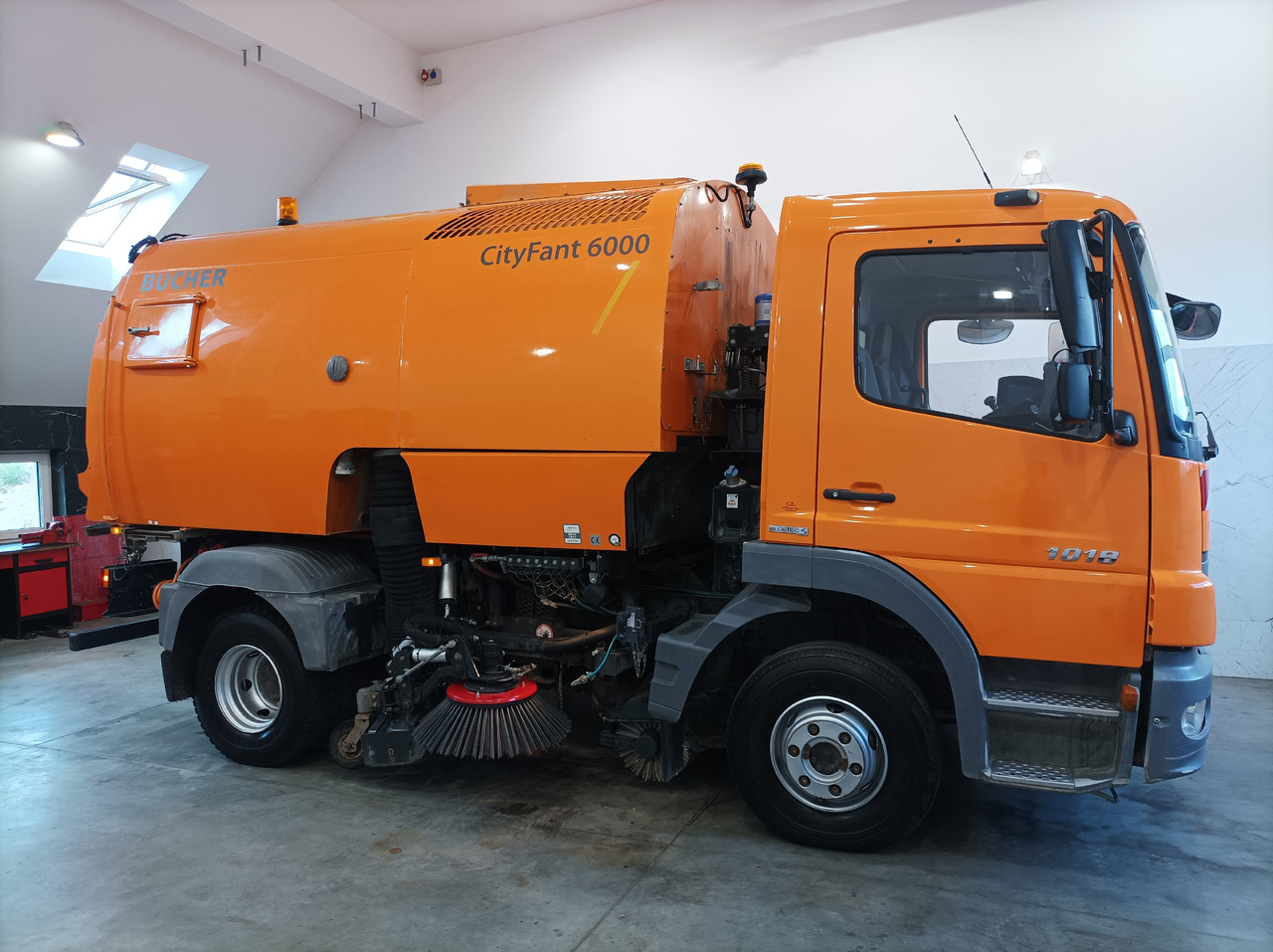 MERCEDES-BENZ Atego 1018 Zamiatarka Kehrmaschine BUCHER Szczotki L/R PM10 2 Silniki 2012r - Подметально-уборочная машина: фото 5 MERCEDES-BENZ Atego 1018 Zamiatarka Kehrmaschine BUCHER Szczotki L/R PM10 2 Silniki 2012r - Подметально-уборочная машина: фото 5