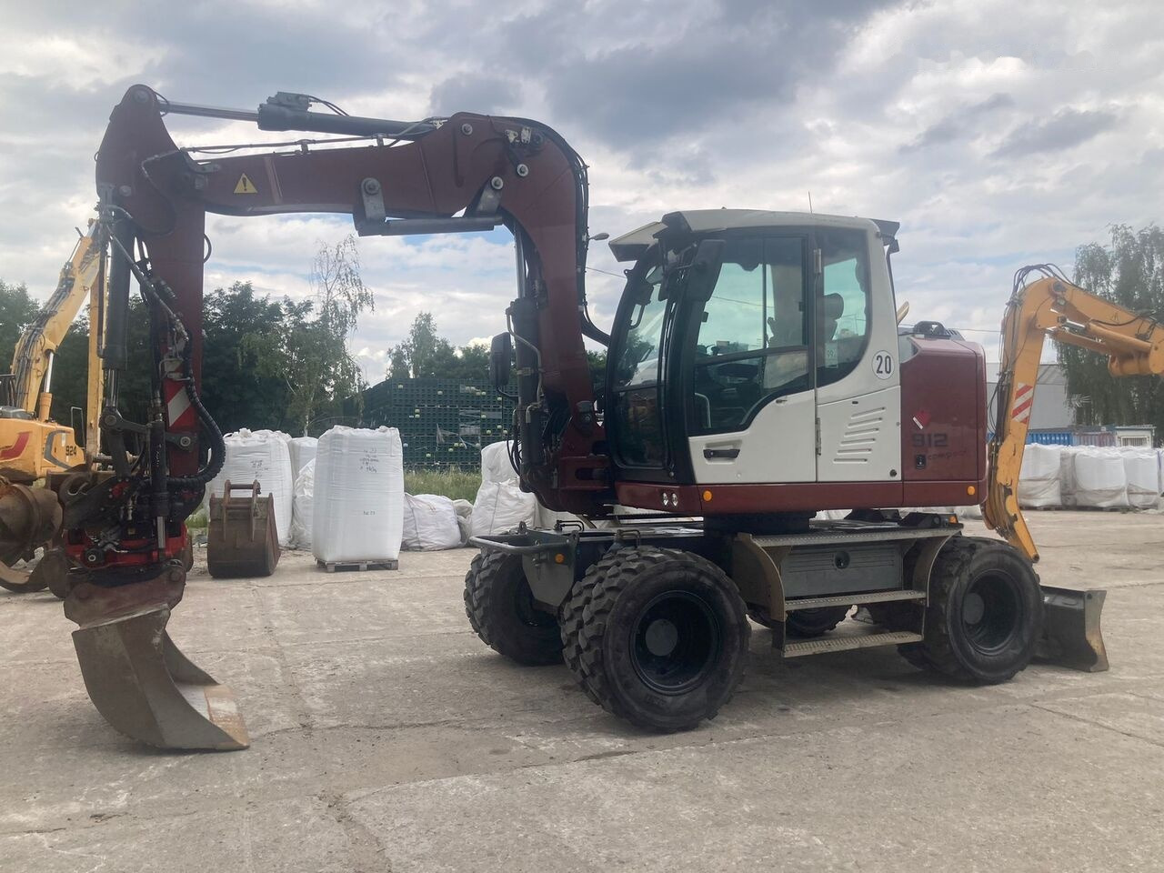 Liebherr A 912 Compact Rotator R4 - Колёсный экскаватор: фото 2 Liebherr A 912 Compact Rotator R4 - Колёсный экскаватор: фото 2