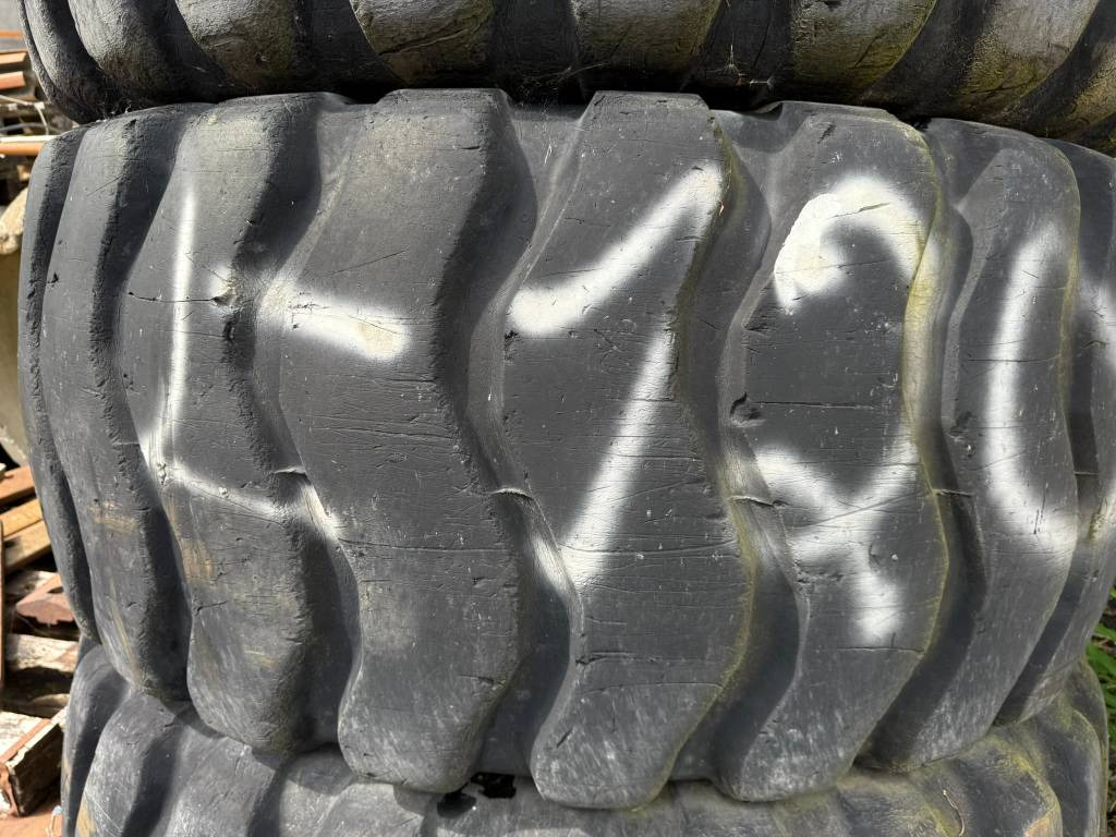 Goodyear 23,5R25 - Шина: фото 4 Goodyear 23,5R25 - Шина: фото 4
