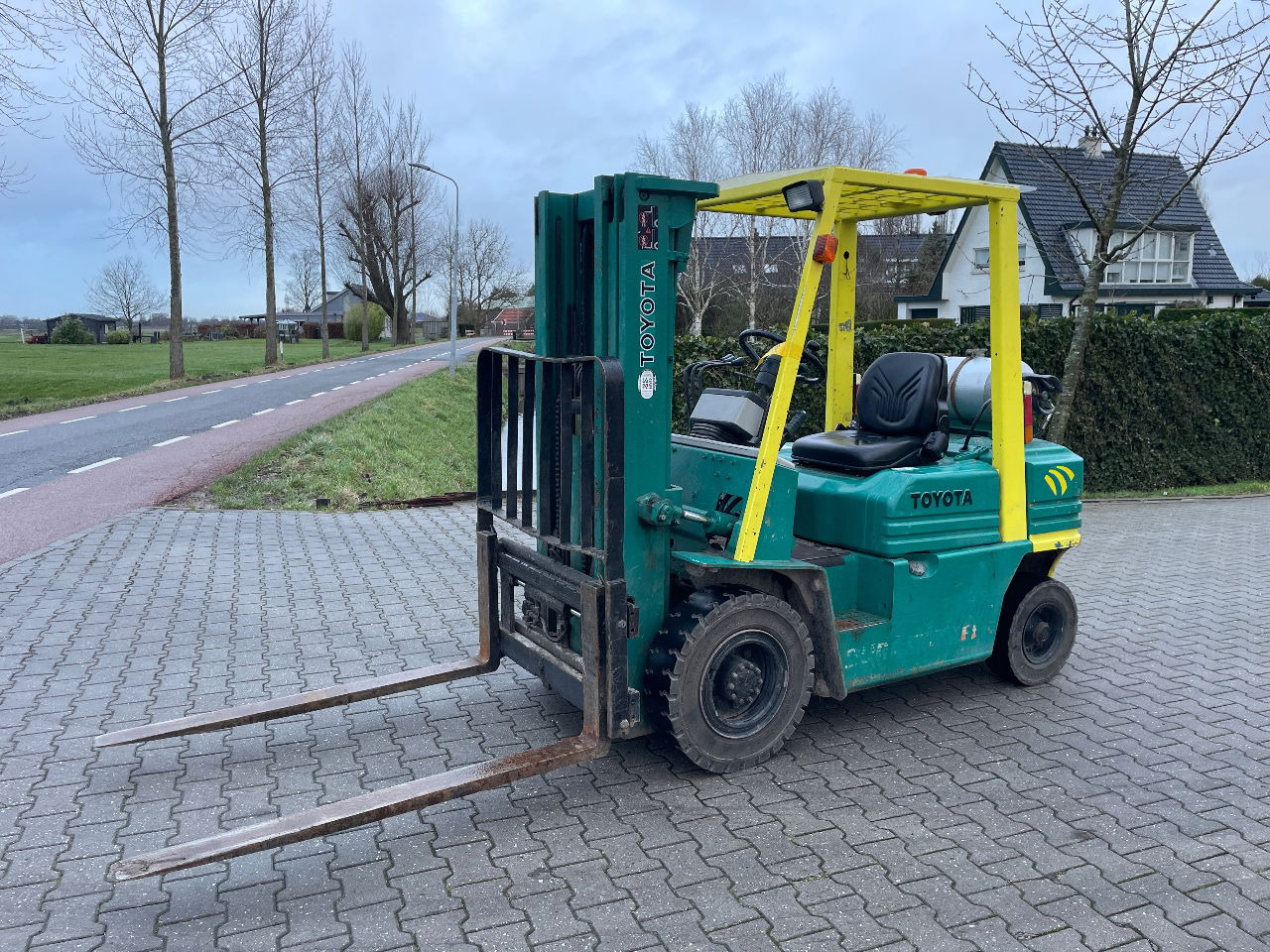 Toyota 42 5fgf25 2.5 Toyota heftruck LPG Triplo - Вилочный погрузчик: фото 1 Toyota 42 5fgf25 2.5 Toyota heftruck LPG Triplo - Вилочный погрузчик: фото 1