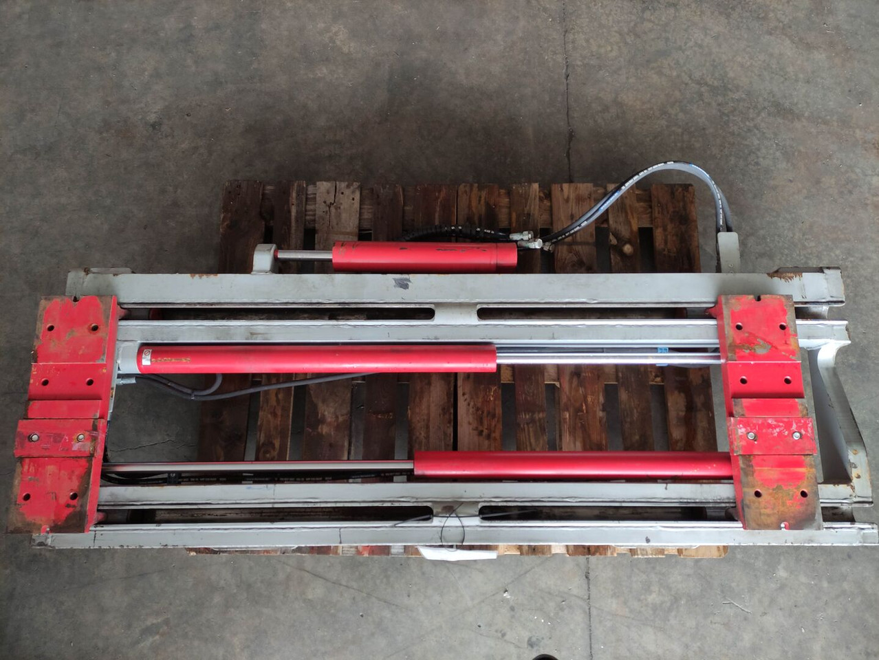 Durwen RZV100S - Вилы: фото 1 Durwen RZV100S - Вилы: фото 1