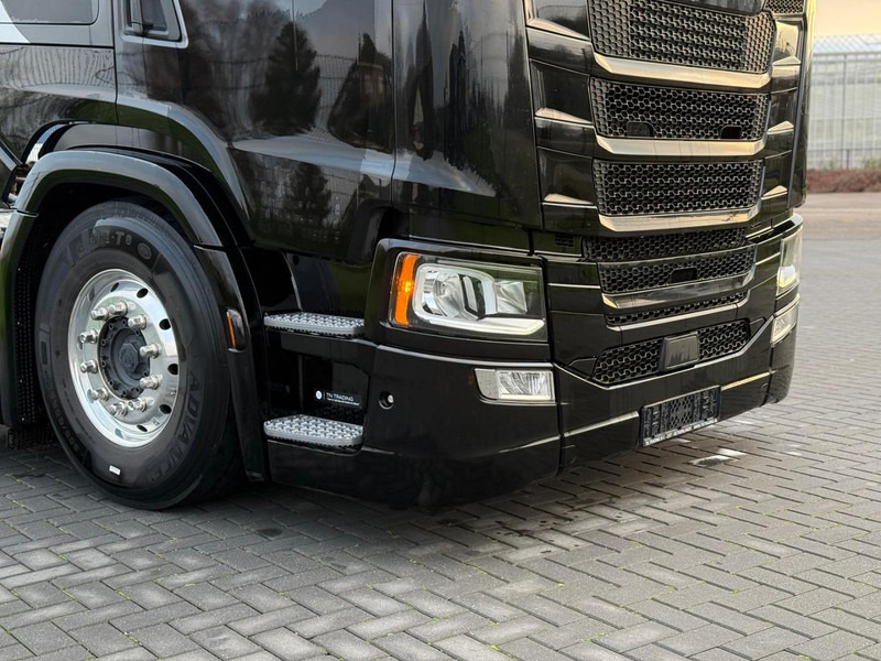 Scania S500 VOLLUCHT, HYDRAULIEK, 6 BALGEN, RETARDER, NIEUWE ACHTERBANDEN. - Тягач: фото 4 Scania S500 VOLLUCHT, HYDRAULIEK, 6 BALGEN, RETARDER, NIEUWE ACHTERBANDEN. - Тягач: фото 4