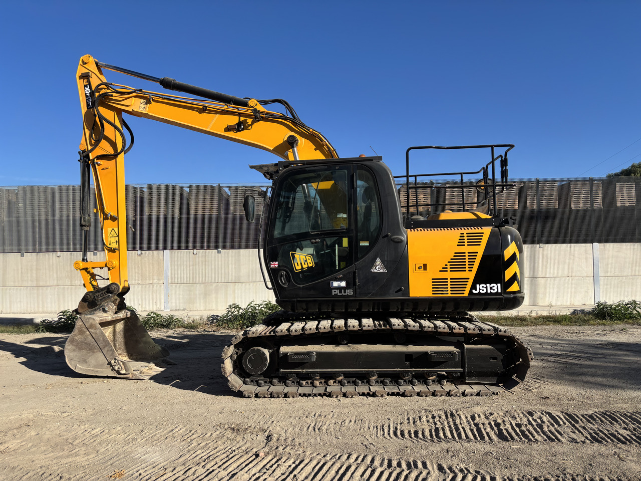 JCB JS131LC - Гусеничный экскаватор: фото 2 JCB JS131LC - Гусеничный экскаватор: фото 2