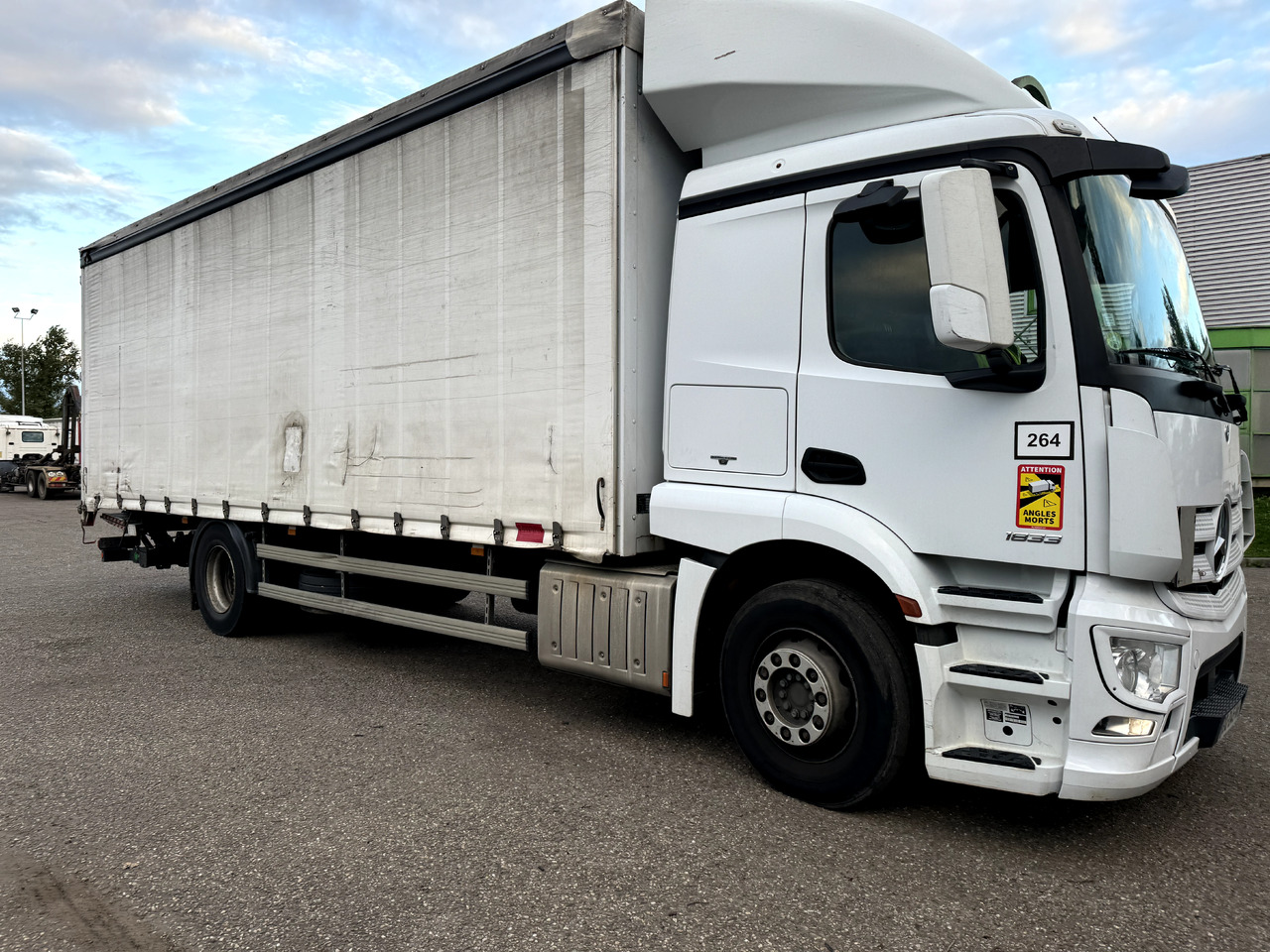 MERCEDES-BENZ ACTROS 1833 - Тентованный грузовик: фото 2 MERCEDES-BENZ ACTROS 1833 - Тентованный грузовик: фото 2