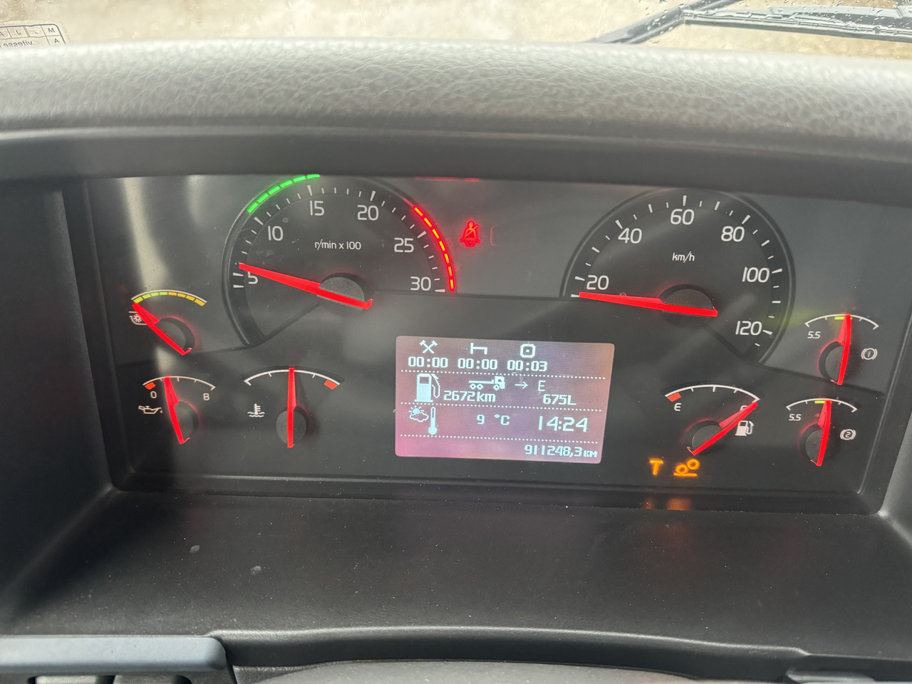 VOLVO FM 400 - Тентованный грузовик: фото 3 VOLVO FM 400 - Тентованный грузовик: фото 3