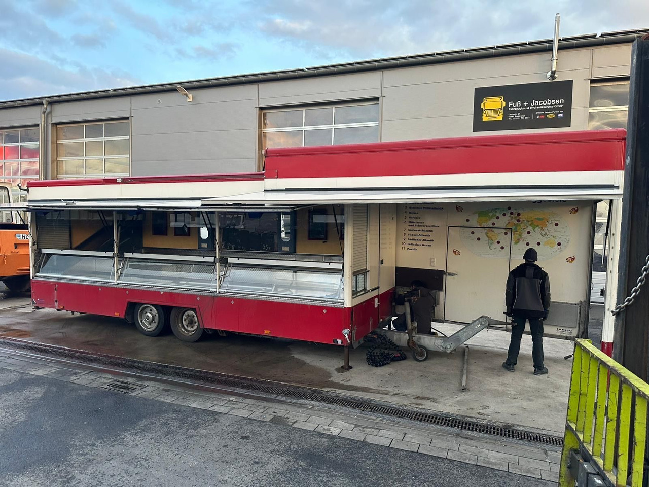 Tamco Merkur 6600D Fisch- Verkaufswagen Tamco Merkur 6600D Fisch- Verkaufswagen - Торговый прицеп: фото 2 Tamco Merkur 6600D Fisch- Verkaufswagen Tamco Merkur 6600D Fisch- Verkaufswagen - Торговый прицеп: фото 2