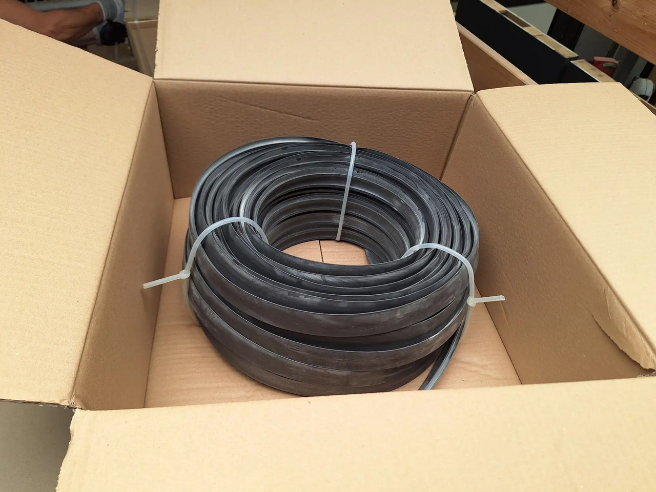 1 Stk. Dichtungsprofil - Оборудование для гаражей/ Мастерских: фото 1 1 Stk. Dichtungsprofil - Оборудование для гаражей/ Мастерских: фото 1