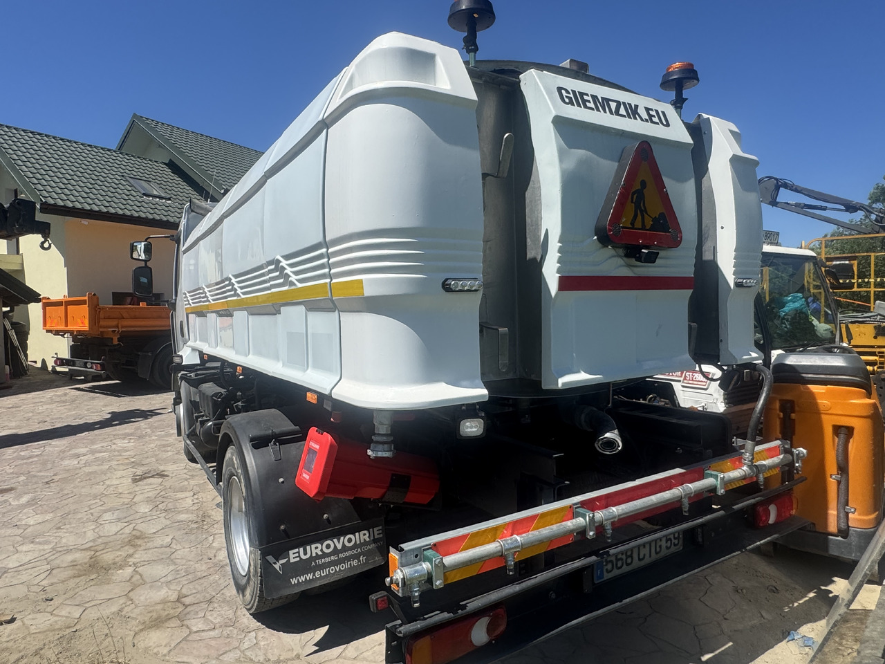 Renault Midlum water truck laveuse sprinkler - Подметально-уборочная машина: фото 4 Renault Midlum water truck laveuse sprinkler - Подметально-уборочная машина: фото 4