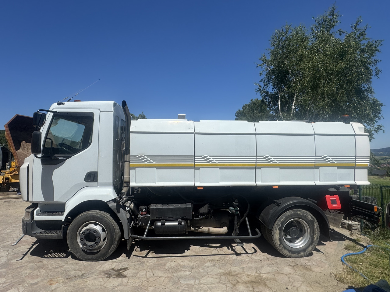 Renault Midlum water truck laveuse sprinkler - Подметально-уборочная машина: фото 2 Renault Midlum water truck laveuse sprinkler - Подметально-уборочная машина: фото 2