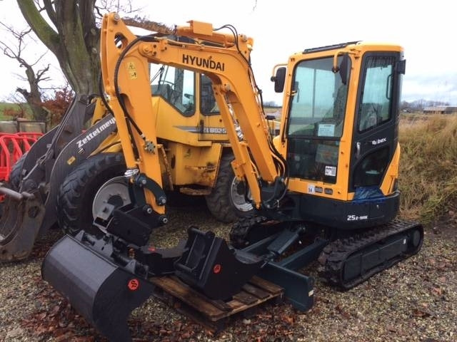 Hyundai R25 AK - Мини-экскаватор: фото 1 Hyundai R25 AK - Мини-экскаватор: фото 1